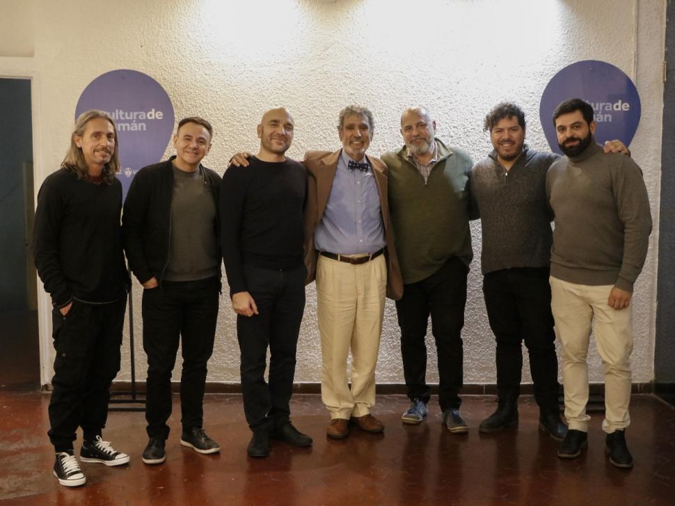 EL EQUIPO. Guillermo Montilla (director residente), Sebastián Fernández (productor ejecutivo-Fundae), Gastón Marioni (autor y director), Ricardo Podazza (protagonista), Andrés D´Andrea (Ente Cultural), Jorge Barnichea y Juan Logusso (ambos productores de Fundae).