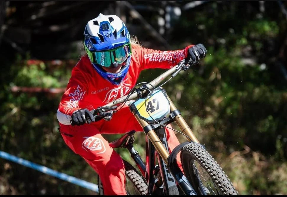 HÁBIL. De la Orden desafía a la montaña en una de las modalidades más extremas del ciclismo: el descenso o dohwill. Ya piensa en ganar otra medalla en Chile.