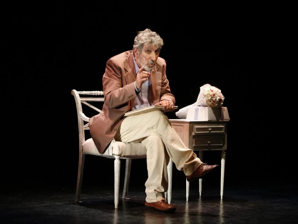 “EL ELOGIO DE LA RISA”. La coproducción de la Fundación para el Desarrollo de las Artes Escénicas -Fundae- y el Ente Cultural de Tucumán se estrenó con éxito el pasado viernes en la sala Orestes Caviglia. as dfasdfasdfasdf