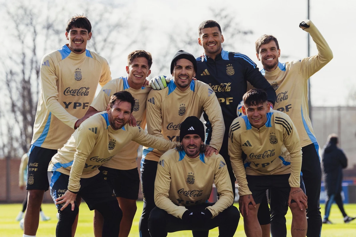 DISTENDIDOS, PERO MOTIVADOS. Argentina ya tiene asegurado su boleto para el Mundial del año que viene; sin embargo, el plantel sigue con el hambre intacto. 