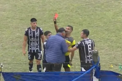 El técnico de Concepción FC le propinó un cabezazo a un árbitro de la Liga Tucumana