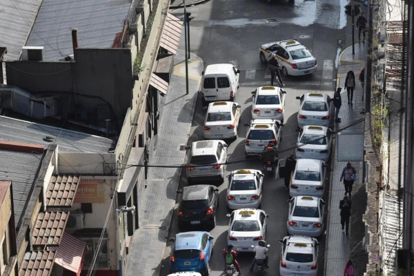 Por hora, ingresan a San Miguel de Tucumán unos 30.000 vehículos