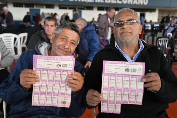 Extendieron la entrega del Boleto gratuito para jubilados: hasta cuándo retirarlos