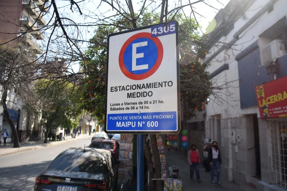POR SÓLO 45 DÍAS. El sistema de estacionamiento medido fue implementado en julio de 2022 en la Capital, pero una cautelar ordenó su suspensión. 