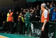 ¿El mejor triple de la historia? El tucumano Emiliano Lezcano metió un tiro de aro a aro para el delirio de Manu Ginóbili