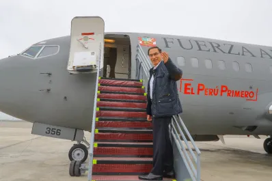 Perú: inhabilitan al ex presidente Martín Vizcarra por disolver el Congreso