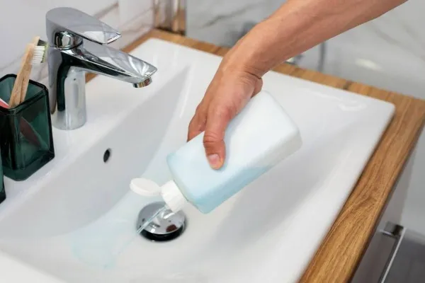 Cuatro trucos para eliminar los olores del baño de forma eficiente