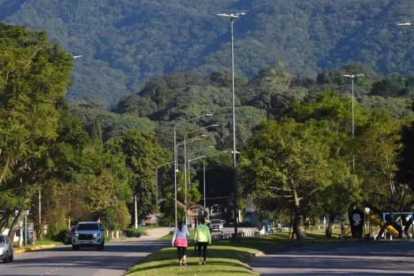 El tiempo en Tucumán: el cielo podría despejarse por la tarde y despedir el frío por unos días
