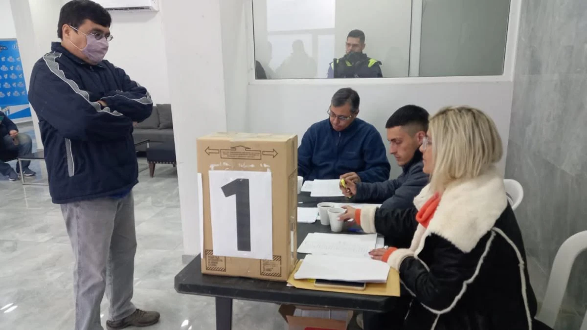 Las elecciones en el Decano se realizarán mañana, desde las 9, en el Monumental José Fierro.