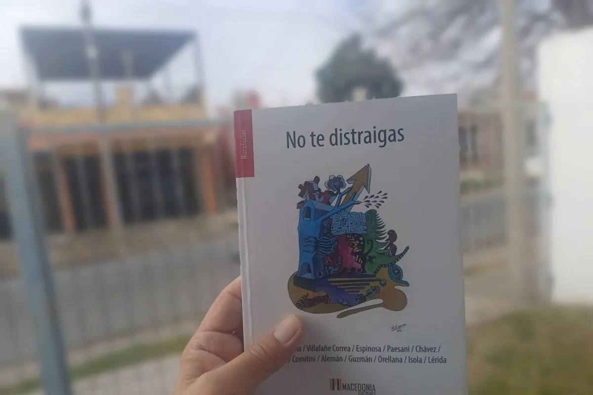Comentario sobre el libro No te distraigas, antología de microrrelatos presentada en Salta