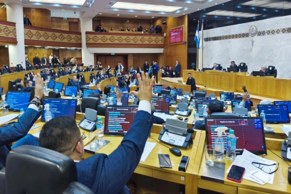 La intervención de Alberdi tuvo aval total en la Legislatura, aunque se criticó el DNU