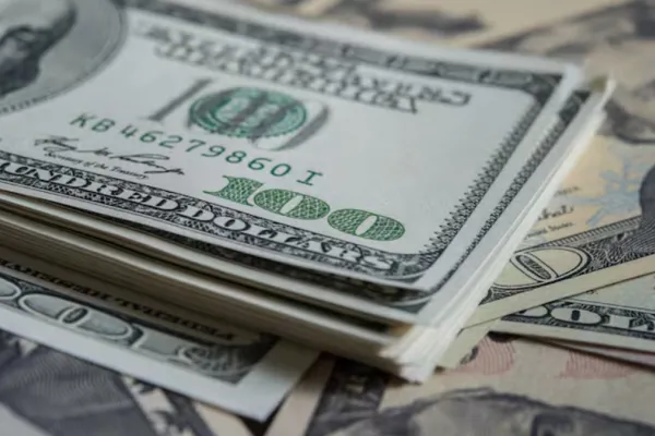 Sin sobresaltos: el dólar blue y el oficial cerraron la semana sin cambios en Tucumán