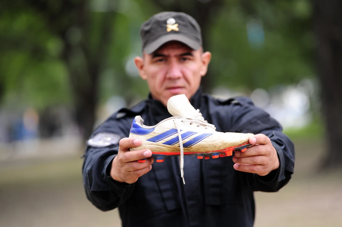 Juega en All Boys, trabaja como policía y estudia enfermería: la historia de sacrificio de Luis Gómez