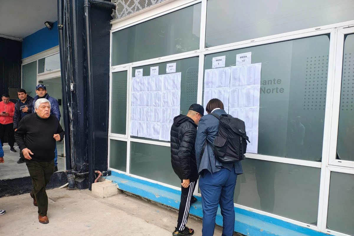 Los socios ya consultan el padrón en el estadio