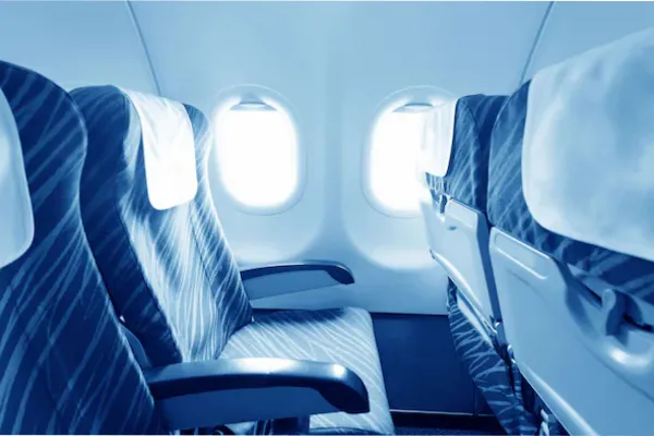 La fila prohibida: el desconcertante motivo por el que una aerolínea omitió estos asientos
