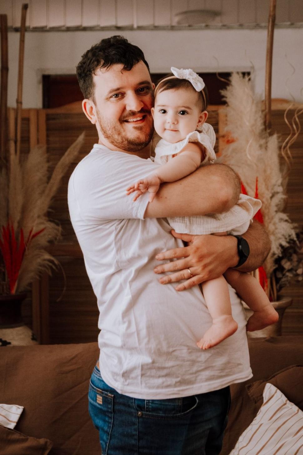 JUAN Y “GUILLE”. La revelación de sexo de su hija fue con “Alexa”.