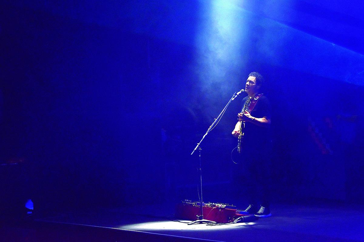 ÍNTIMO. La conexión de la banda con el público fue intensa y conmovedora.