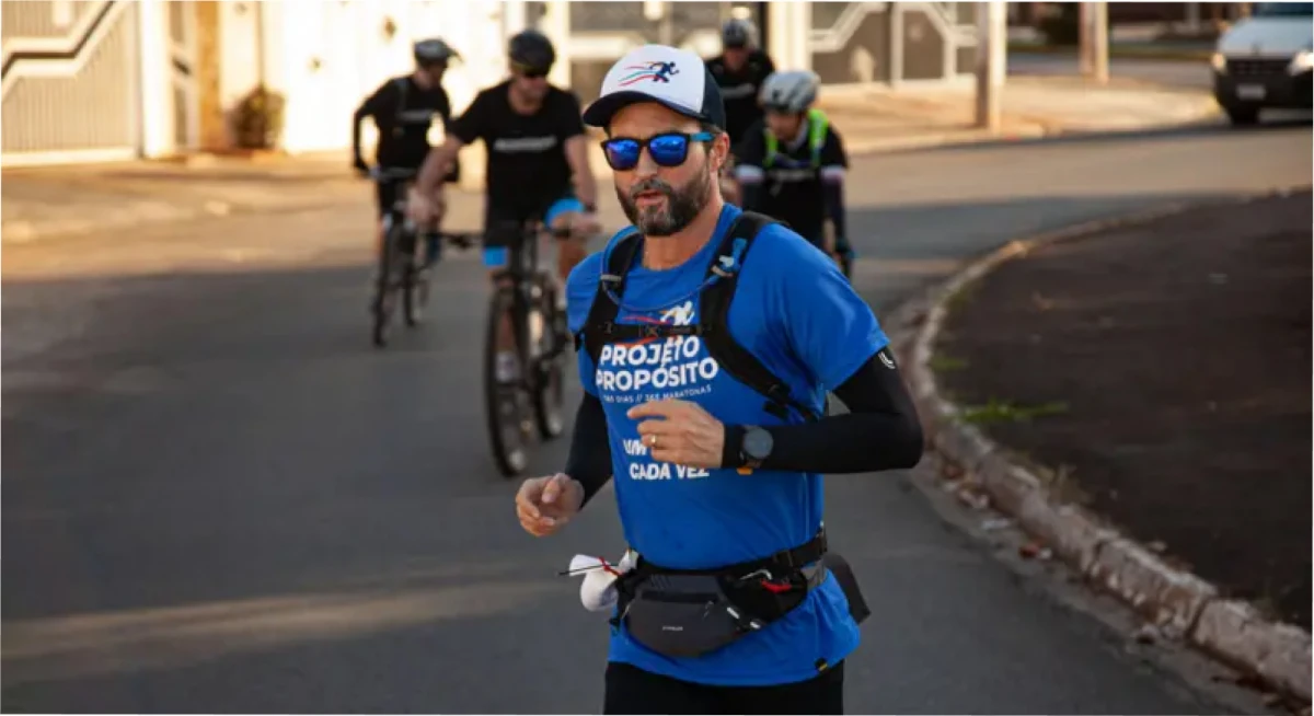 Hugo Farias durante la primera de las 366 maratones consecutivas que corrió. Foto Hugo Farias/BBC News.