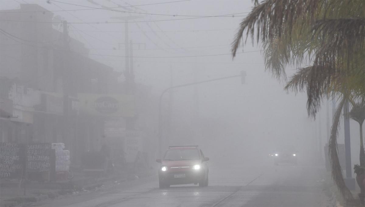 CON LUCES. Los conductores debieron emplear todos los recursos disponibles debido a la escasa visibilidad durante las primeras horas de la jornada.