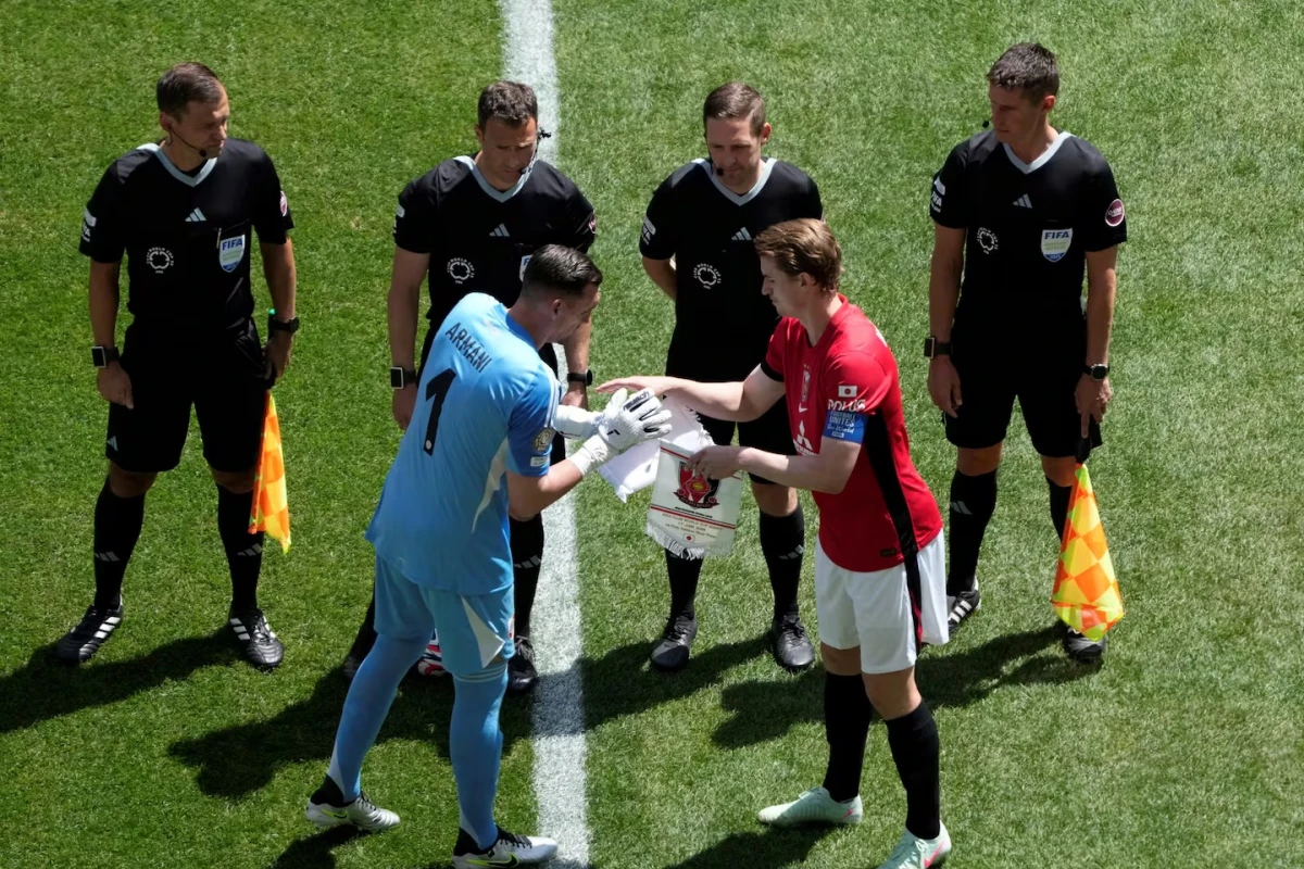 El capitán de Urawa, que le negó el saludo al plantel de River, cometió un grosero error en el gol de Driussi