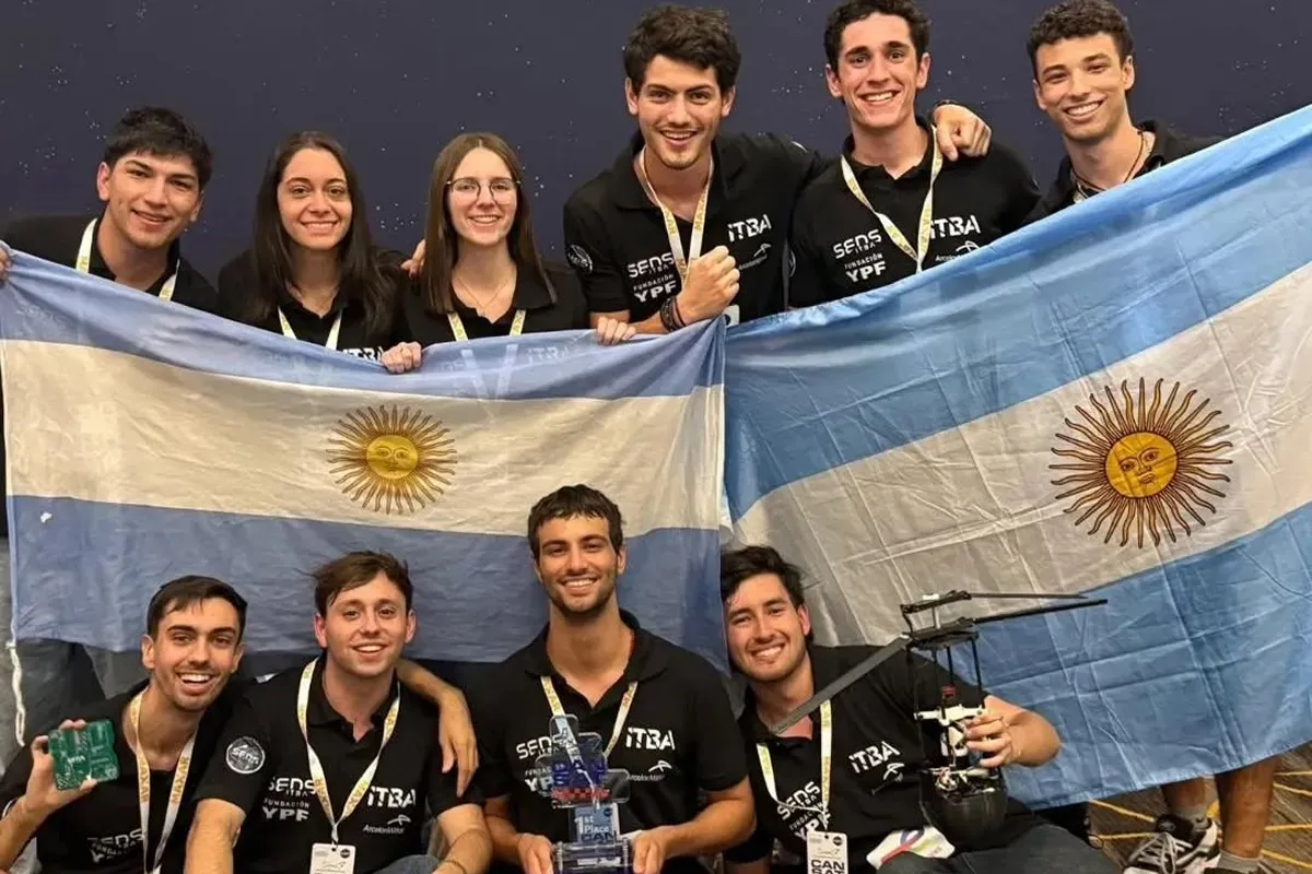 GOBIERNO. Javier Milei apoyó a los ganadores del satélite en EE.UU. pero eliminó el concurso que acercaba esa experiencia a los jóvenes.
