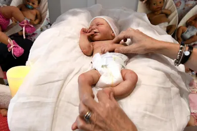 El furor por los “bebés reborn” en Brasil genera controversia y abre un debate legislativo