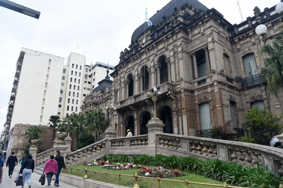 EN SAN MARTÍN Y 25 DE MAYO. El Gobierno dará inicio a una nueva rueda de negociaciones salariales. 