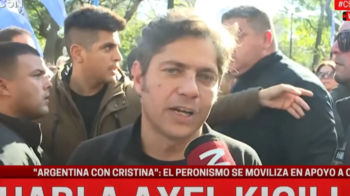 Axel Kicillof  participó de la movilización en Plaza de Mayo y defendió a Cristina Kirchner