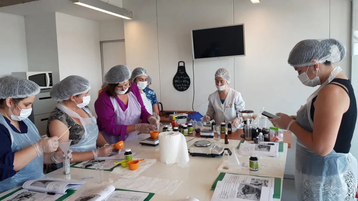 FORMACIÓN UNIVERSITARIA. La UTN La Plata lanzó una diplomatura innovadora en cosmética natural que integra biotecnología, IA y conciencia ambiental.