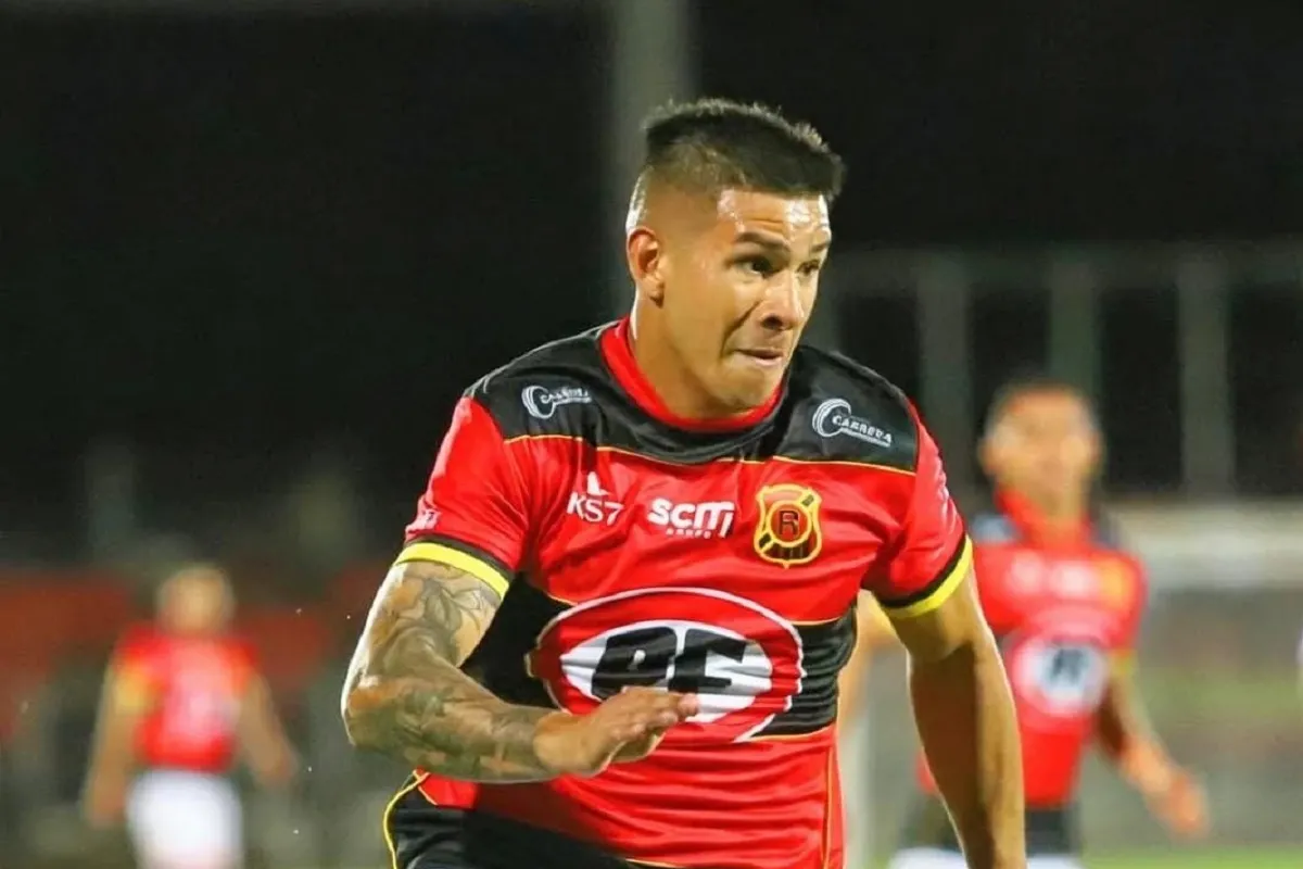 PASO POR CHILE. Mauro González defendió la camiseta de Rangers de Talca.