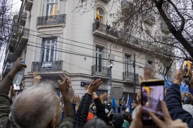 Cristina Kirchner intensificó su reclamo contra las restricciones a sus visitas domiciliarias