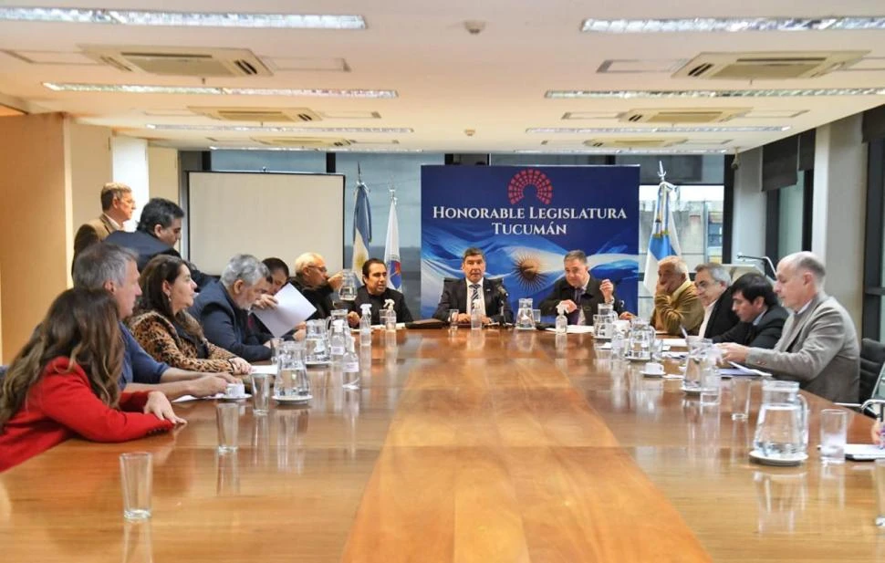 Proyectan cinco sesiones legislativas en apenas 10 días