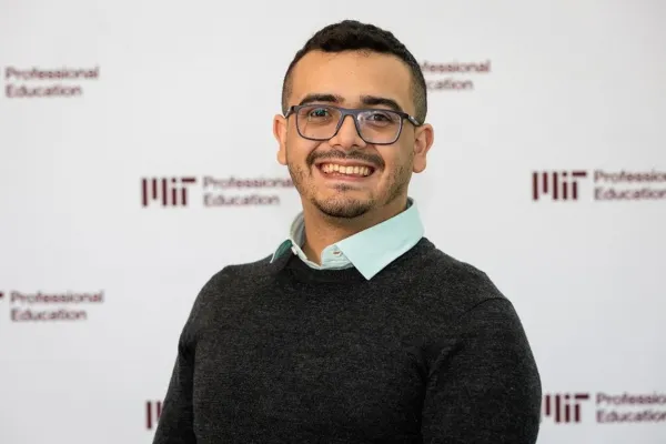 Es un abogado tucumano, estudia IA en el MIT y sueña con aplicar lo aprendido en su provincia