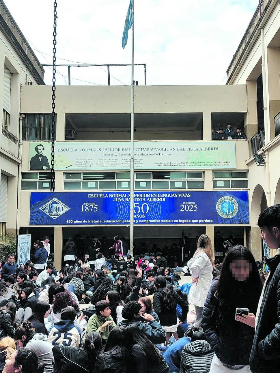 AL MEDIODÍA. Los alumnos interrumpieron las clases para protestar. 
