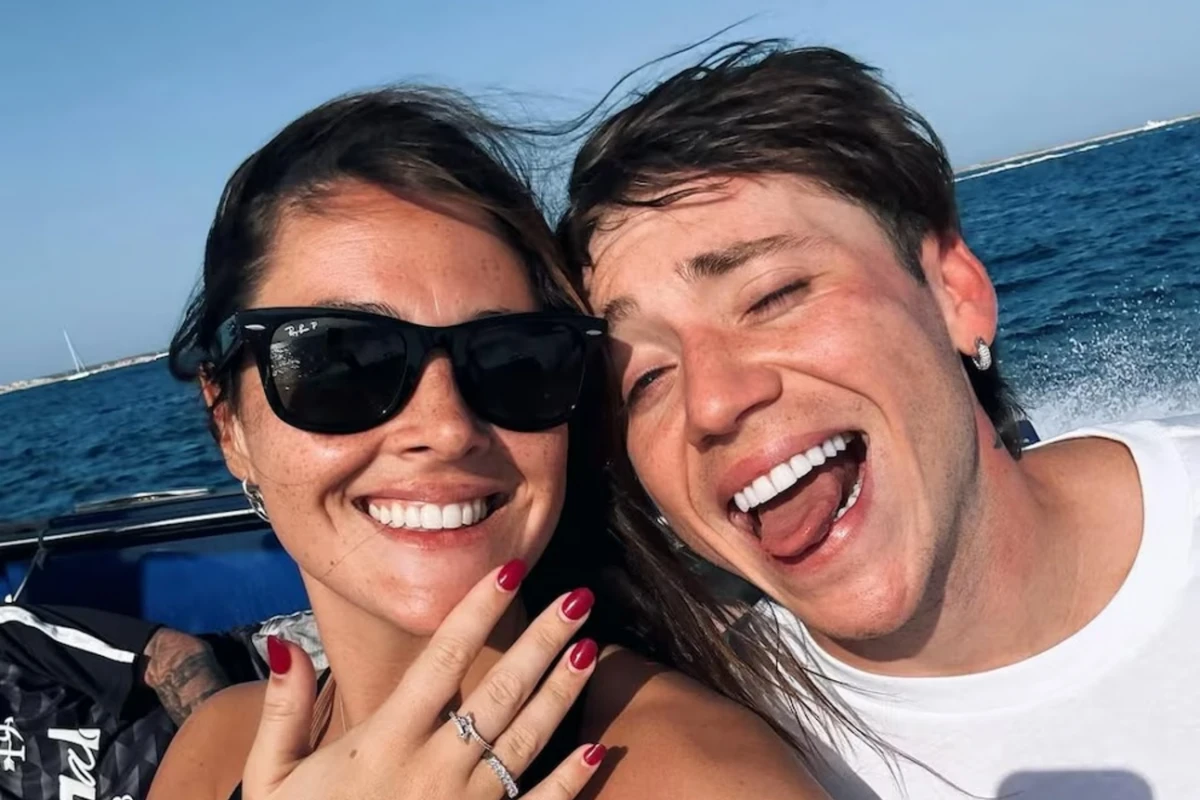 EN IBIZA. Paulo Londra se comprometió con su novia.