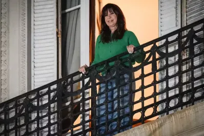 Cristina Kirchner, con prisión domiciliaria: pidió a la Justicia que le permita recibir visitas sin autorización oficial