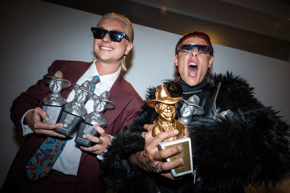 CONSAGRADOS. Los innovadores Paco Amoroso y Ca7riel ganaron siete Gardel por su disco “Baño María”, incluyendo el Oro y el Álbum del Año.