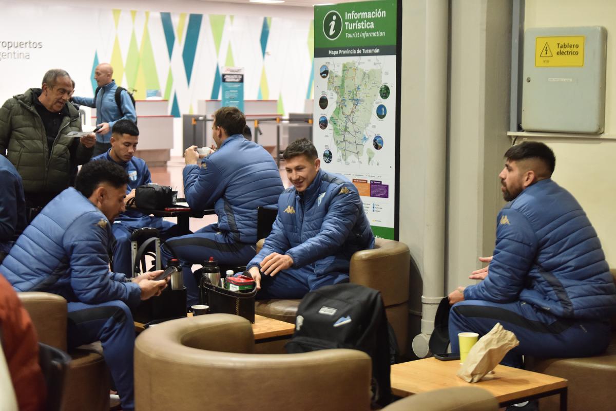 BUEN HUMOR. Ferrari se sentó junto a Ortiz y Díaz. 