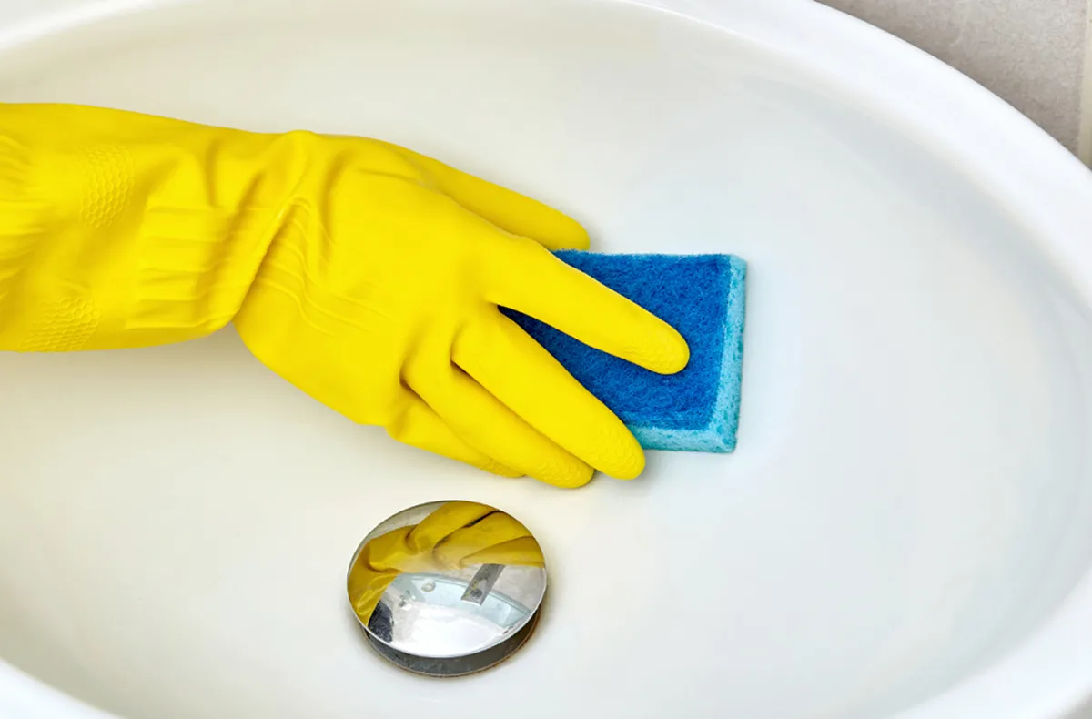 Dejá tu baño reluciente con esta mezcla de fruta y sal