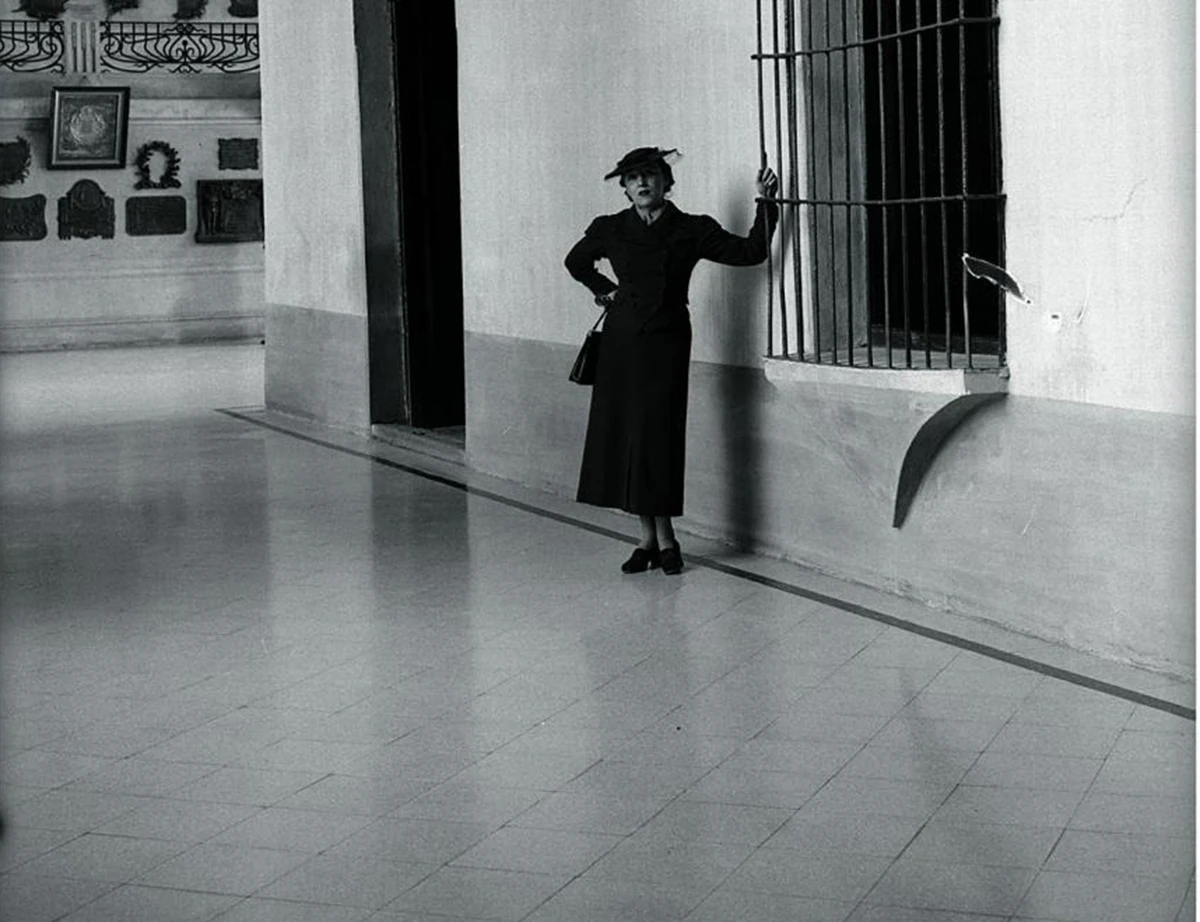 Recuerdos fotográficos: Berta Singerman en la Casa Histórica de los años 30