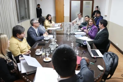 Concejales y funcionarios capitalinos cruzan reproches en una reunión sobre control ambiental