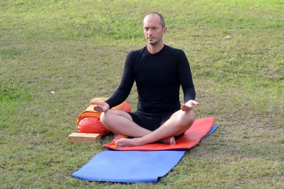 CONEXIÓN. A través del yoga, cuerpo y mente se unen en armonía.