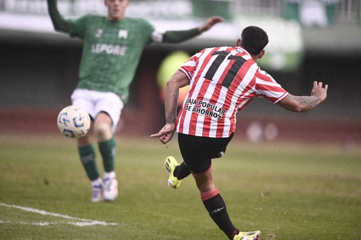 UN GOLAZO. Juan Cruz Esquivel cerró el triunfo, con una exquisita definición.