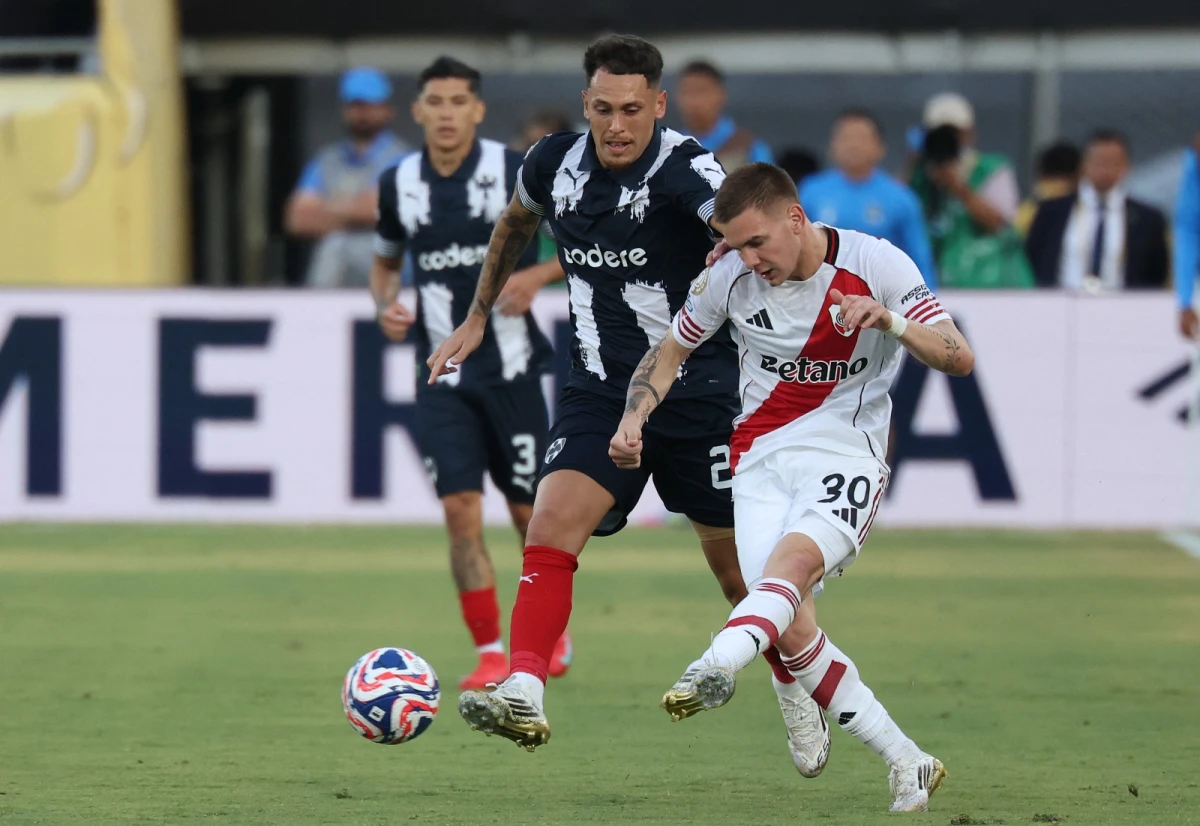 SIEMPRE DESEQUILIBRANTE. Franco Mastantuono genera complicaciones a los rivales no solo cuando ataca, sino en todo momento que domina el balón.