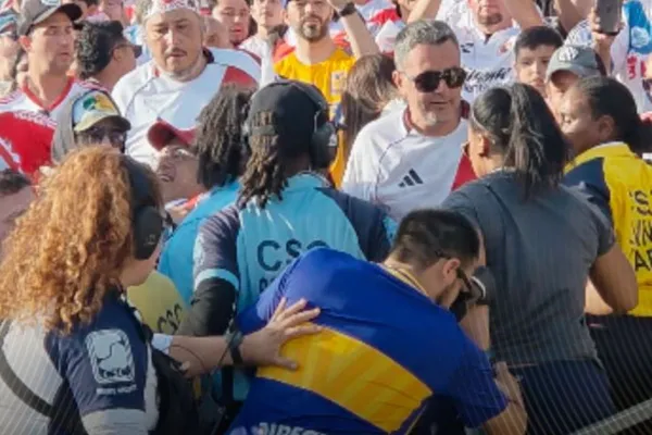 ¡Insólito!: un hincha de Boca Juniors fue a ver a River Plate con la camiseta xeneize