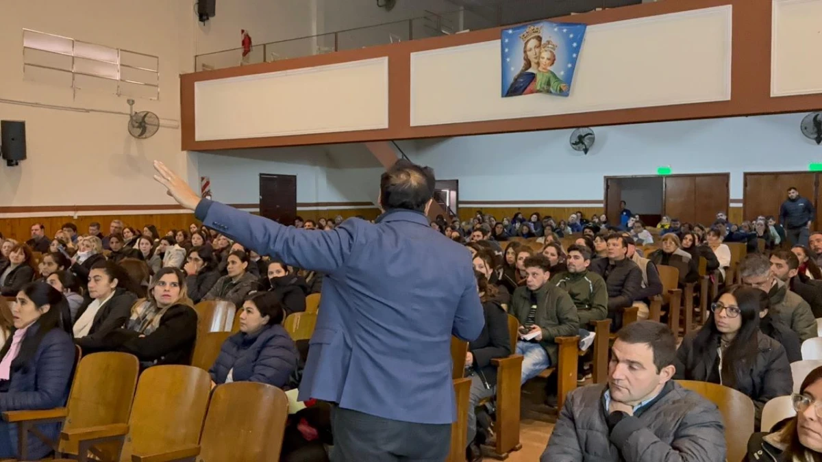 Dieron una charla sobre la hiperconexión y la conducta virtual de los adolescentes