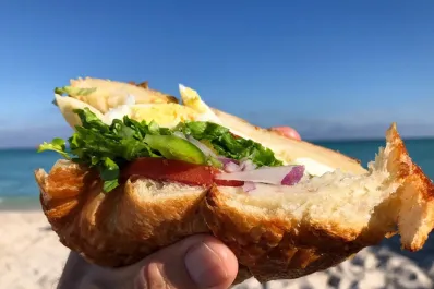 Cómo evitar intoxicaciones alimentarias durante el verano: consejos clave del Hospital Clínic de Barcelona