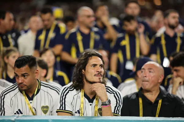 ¿Se queda afuera otra vez? La sorpresiva decisión que tomaron en Boca Juniors con Cavani