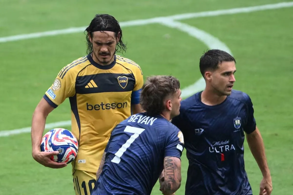 NO GRAVITÓ. Edinson Cavani, que volvió luego de una lesión, no gravitó en el partido.