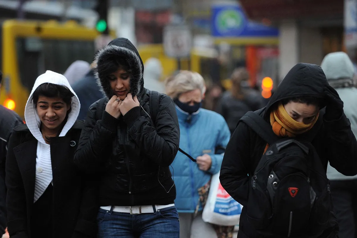 El fin de semana se anticipa con temperaturas bajas y posibilidad de lluvias aisladas especialmente durante el domingo
